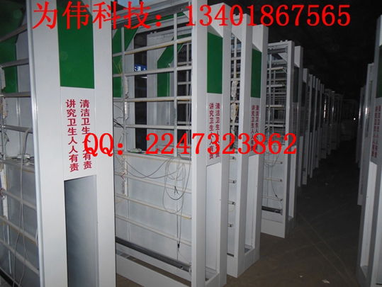 張掖市環(huán)衛(wèi)局900臺(tái)背靠背廣告垃圾箱正在緊張生產(chǎn)加工中